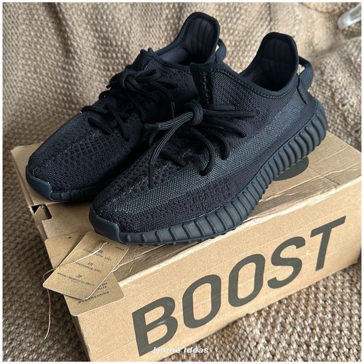 Adidas yeezy boost 350 V2 BLACK Reflective with real boost (original authentic)