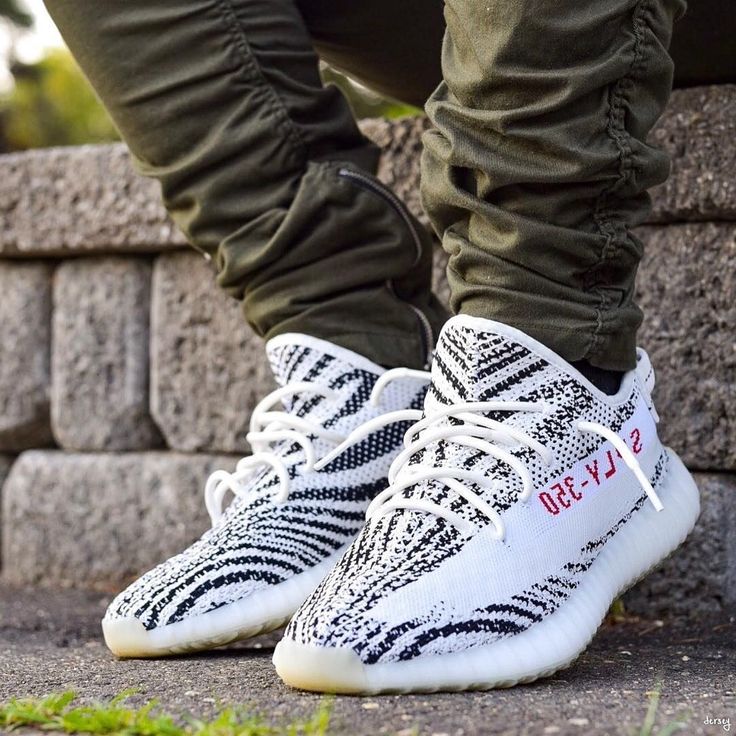 Adidas yeezy boost 350 Zebra with real boost (original authentic)