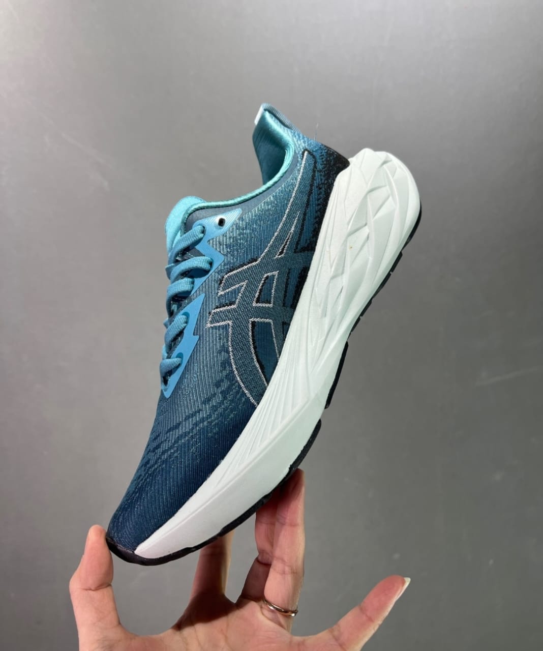 ASICS NOVA BLAST 4